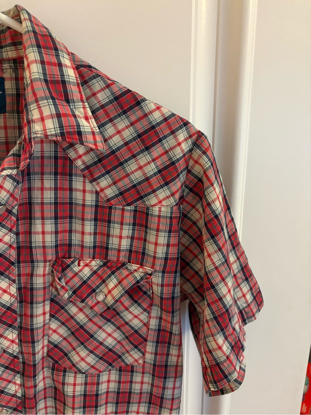 Vintage Wrangler Men’s Red Plaid Short-Sleeve Pearl Button Western Shirt - Picture 2 of 16